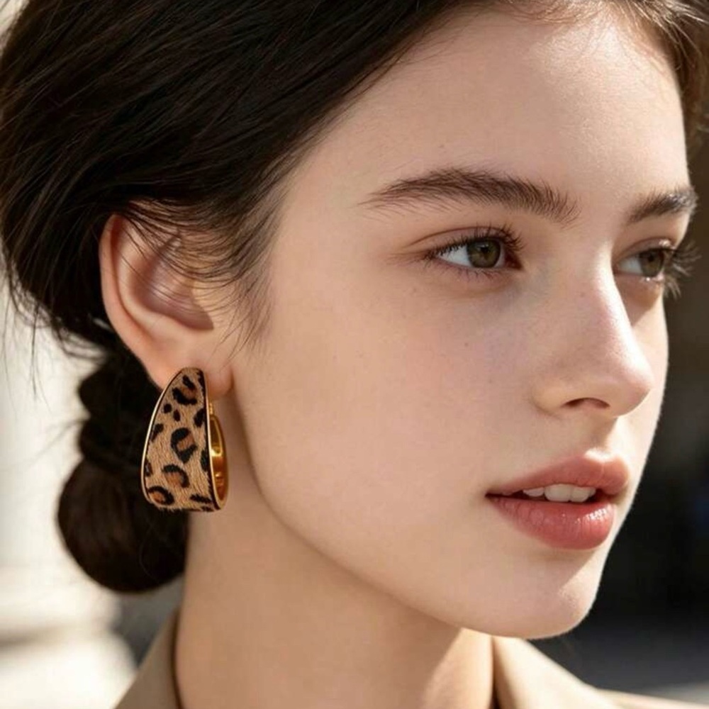 ✨NEW Hypoallergenic Gold & Leopard Hoop Earrings - Picture 2 of 7